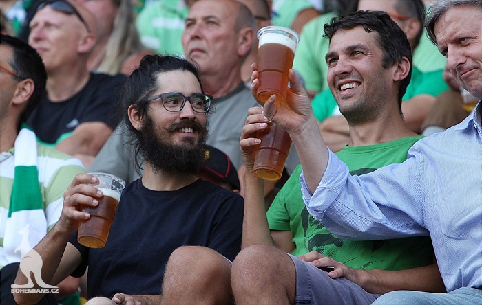 DĚNÍ NA TRIBUNÁCH: Dukla - Bohemians