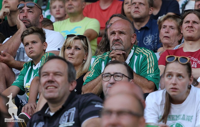 DĚNÍ NA TRIBUNÁCH: Dukla - Bohemians