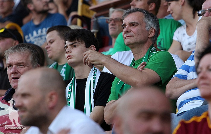 DĚNÍ NA TRIBUNÁCH: Dukla - Bohemians