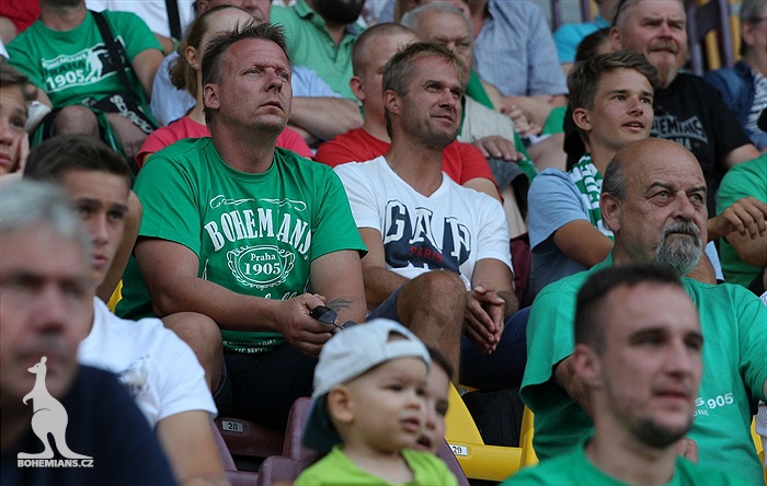 DĚNÍ NA TRIBUNÁCH: Dukla - Bohemians