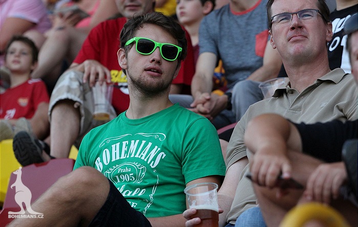 DĚNÍ NA TRIBUNÁCH: Dukla - Bohemians