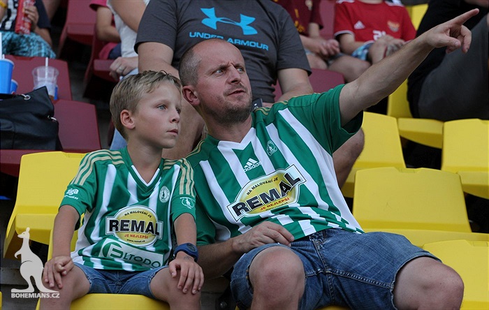 DĚNÍ NA TRIBUNÁCH: Dukla - Bohemians