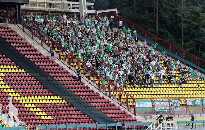 DĚNÍ NA TRIBUNÁCH: Dukla - Bohemians