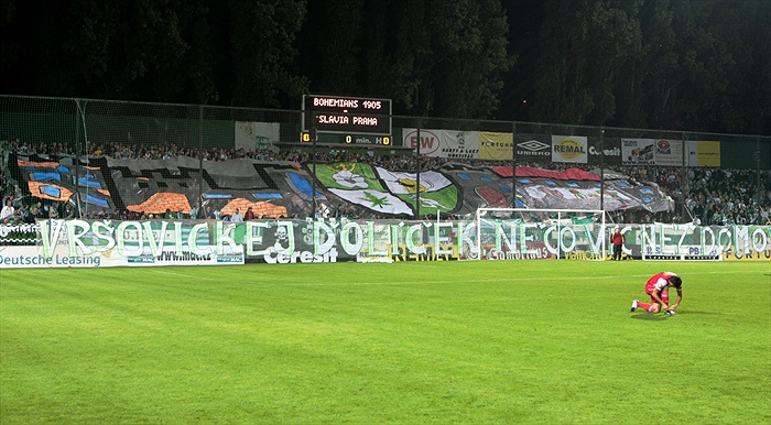 Choreo fanoušků před utkáním.