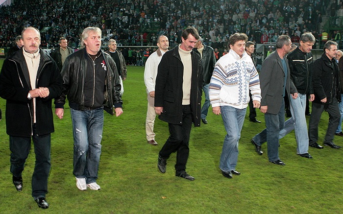 Mistři jdou poděkovat kotli.