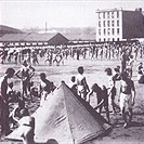 Ďolíček nesloužil jen fotbalu. Snímek je z hromadného cvičení Sokola Vršovice v roce 1920.