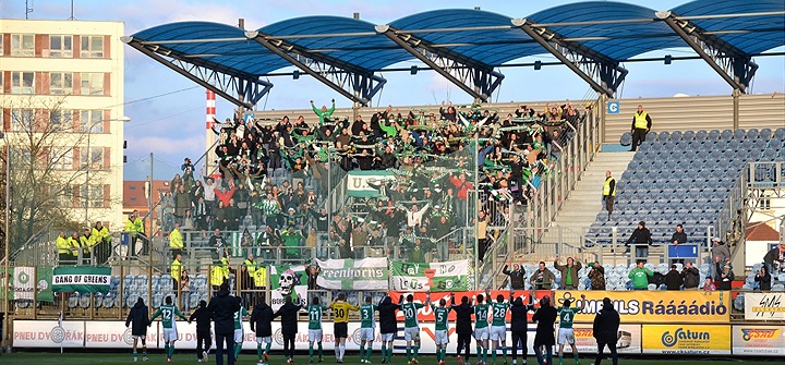 Výjezd podzimu vlakem z Vršovic