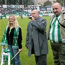 Do Společenství legend Bohemians byli uvedeni fanoušci. Za ně přebrali cenu Michal a Simona.