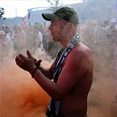 Protesty fanoušků před stadionem.