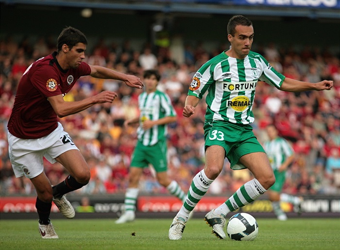 Dian se řítí do útoku.