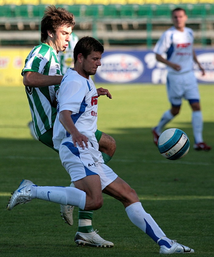 Morávek stíhá soupeře.