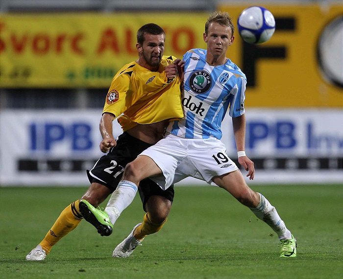 Chramosta svléká Cseha.