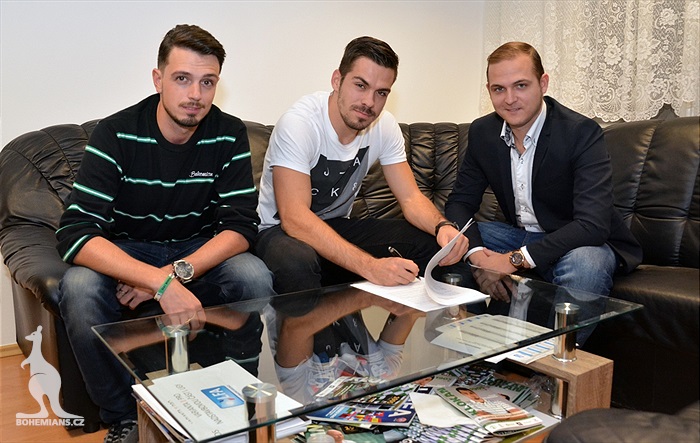 Petr Buchta podepsal smlouvu