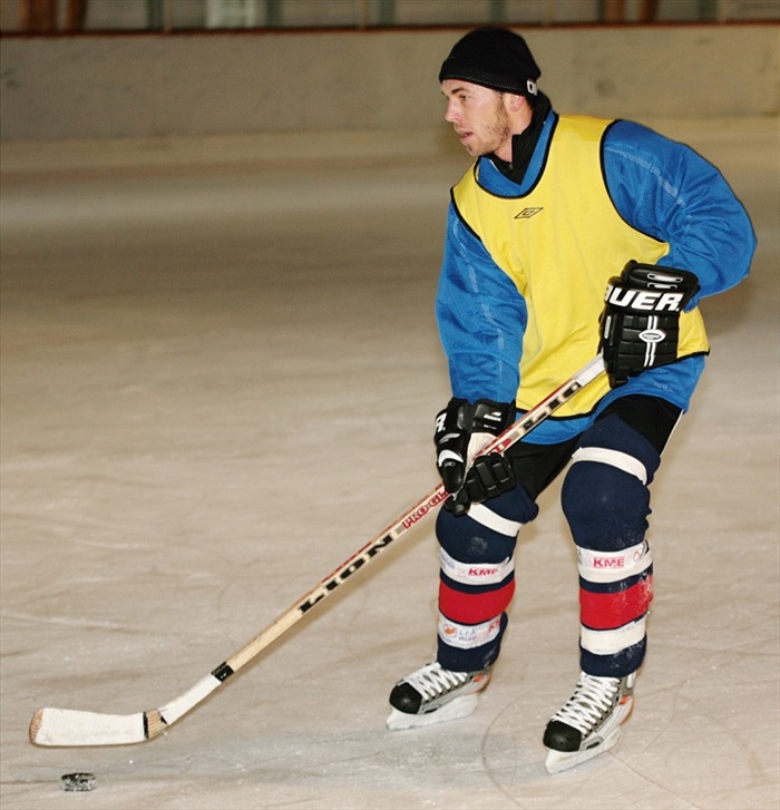 Jan Štohanzl v hokejovém postoji.