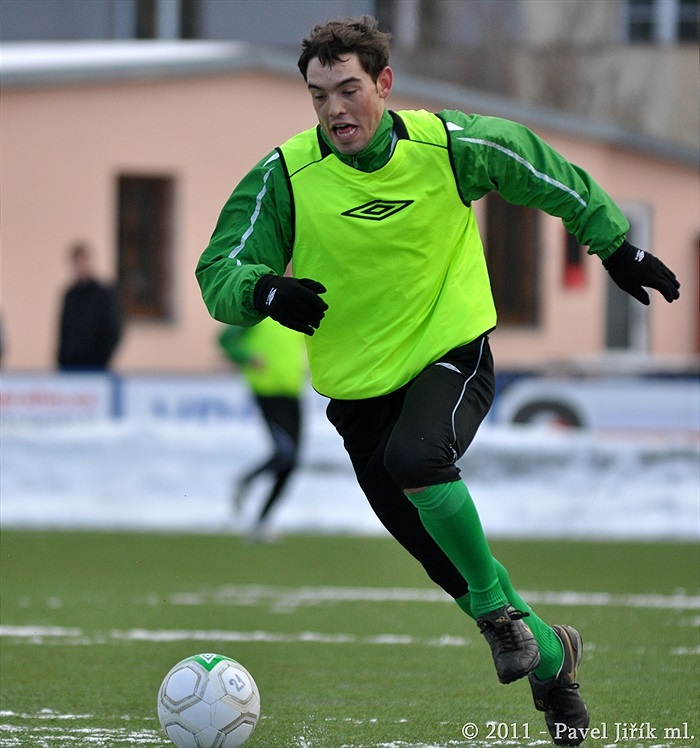 Jan Hauer vyváží míč