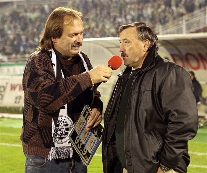 Čerstvě vyznamenaný Tonda Panenka v přestávkovém rozhovoru.