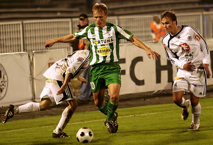 Slezák mězi dvěma.