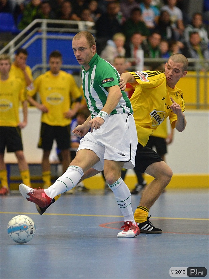 Futsal vs Fotbal 8:1 (4:0)