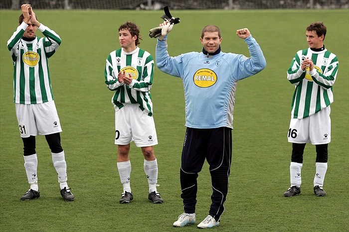 Radost po vítězství - golem Sňozík a další. (foto: Sváči)