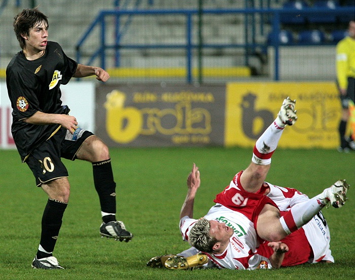 Morávek zamotal hlavu dvěma soupeřovým hráčům.