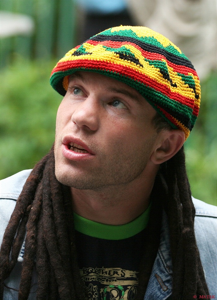 Gólman Radek Sňozík při autogramiádě před utkáním.