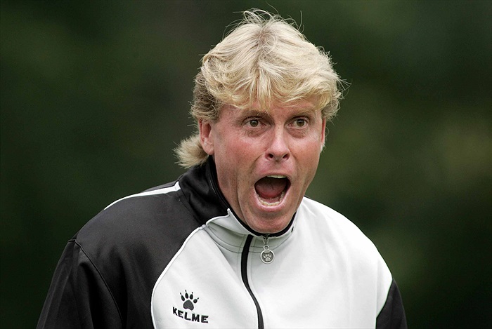 Temperamentní kouč Busta.