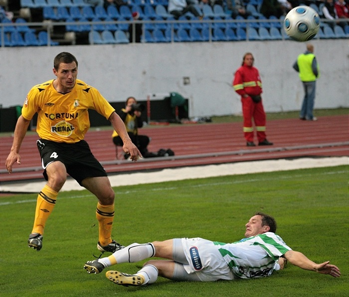 Jindřišek centruje.