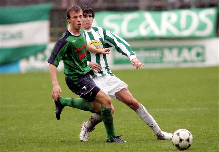 Lukáš Adam ve středu zálohy.