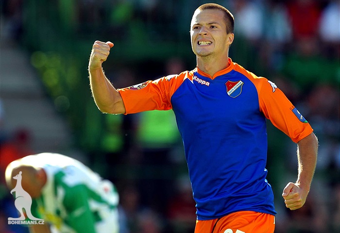 Václav Svěrkoš se raduje z gólu.