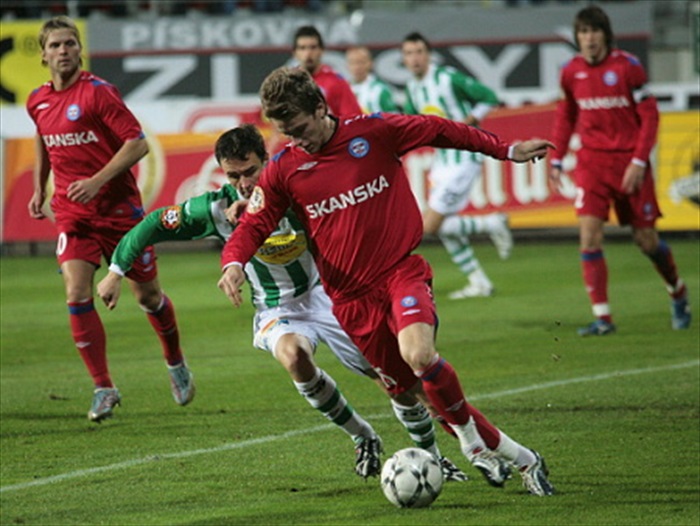 Jan Moravec v obranném postavení.