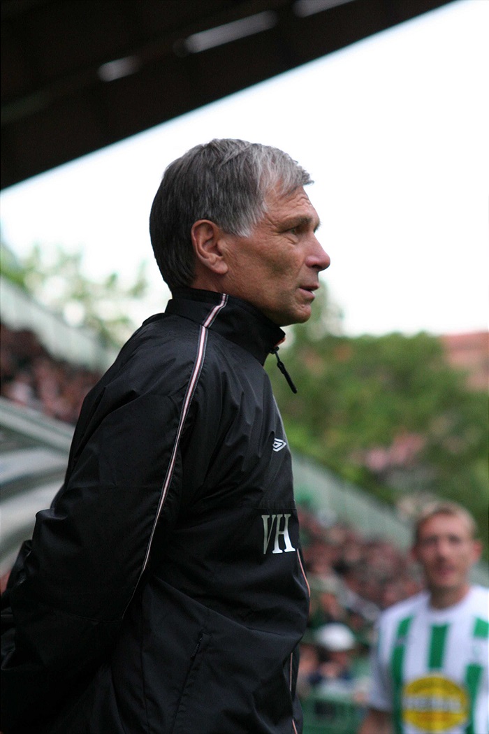 Z lavičky vybíhal i druhý kouč Václav Hradecký.