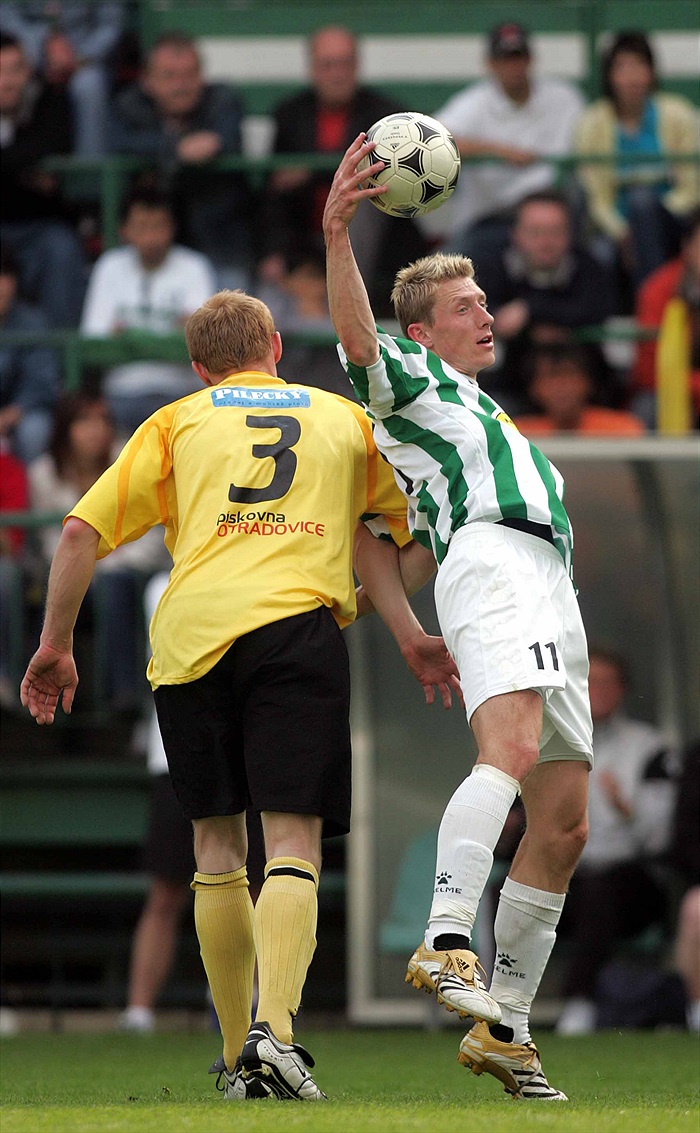 Tomáš Kulvajt se v úvodu bil sám na hrotu útoku.