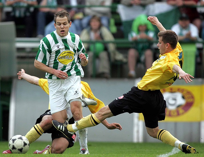 Kotyza v sevření dvou hráčů Střížkova.