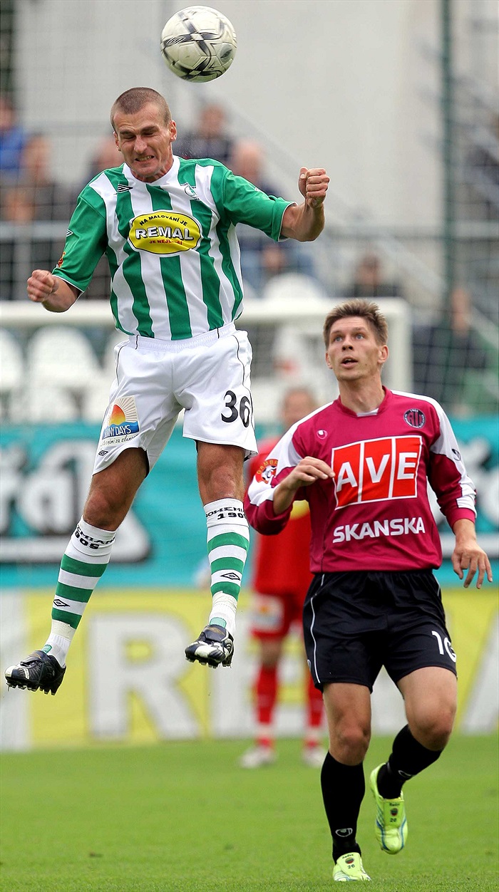 Marek Nikl ve výskoku.