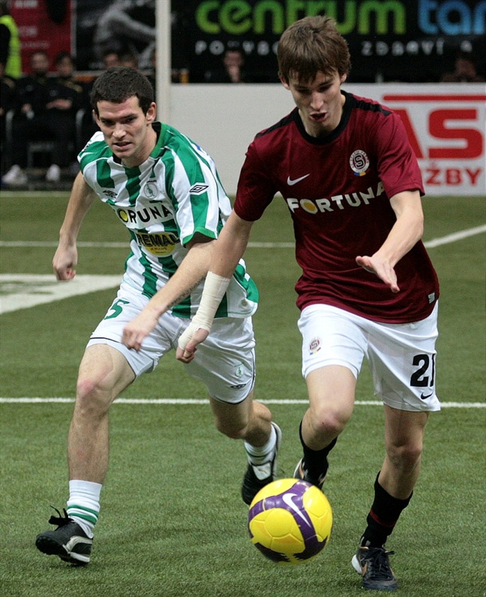 Barte se snaží zastavit útok Sparty