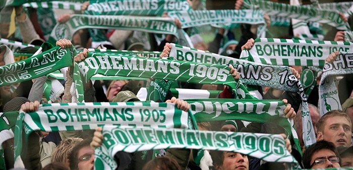 Přehlídka šál v kotli