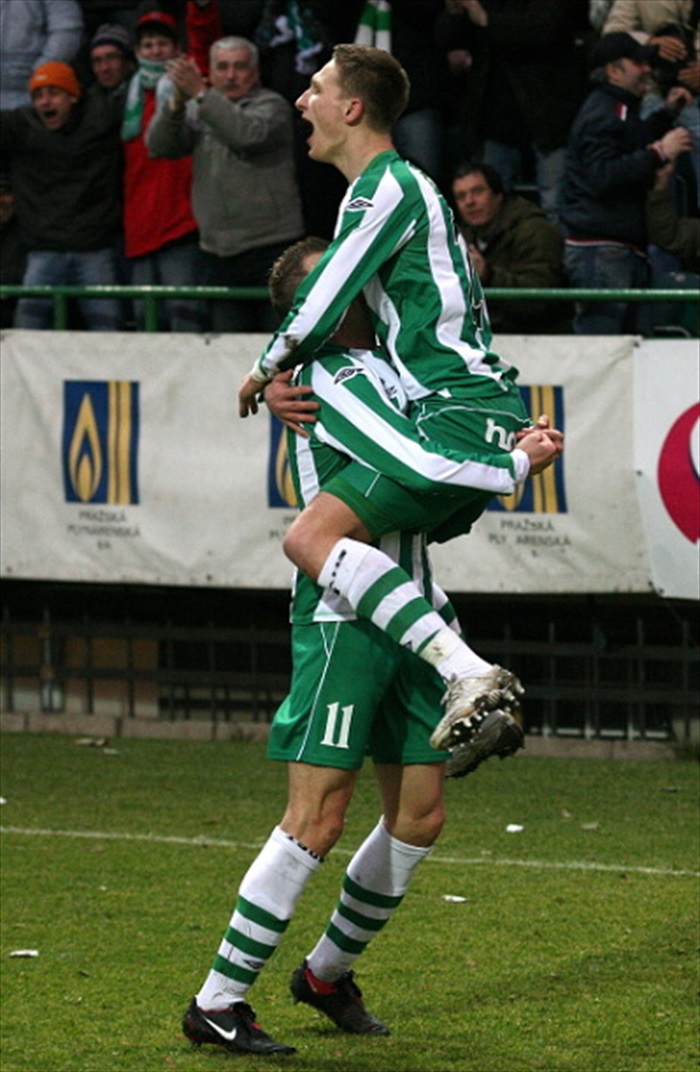 Radost z gólu - Škoda skáče na Rótha.