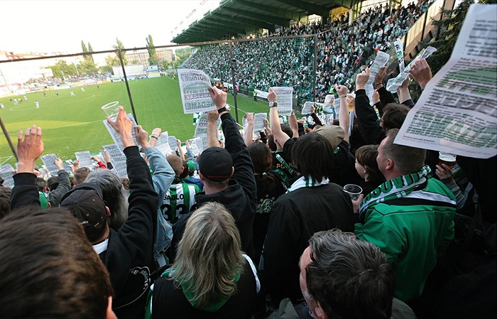 Plné tribuny, všechny tyhle chtěji vyštvat