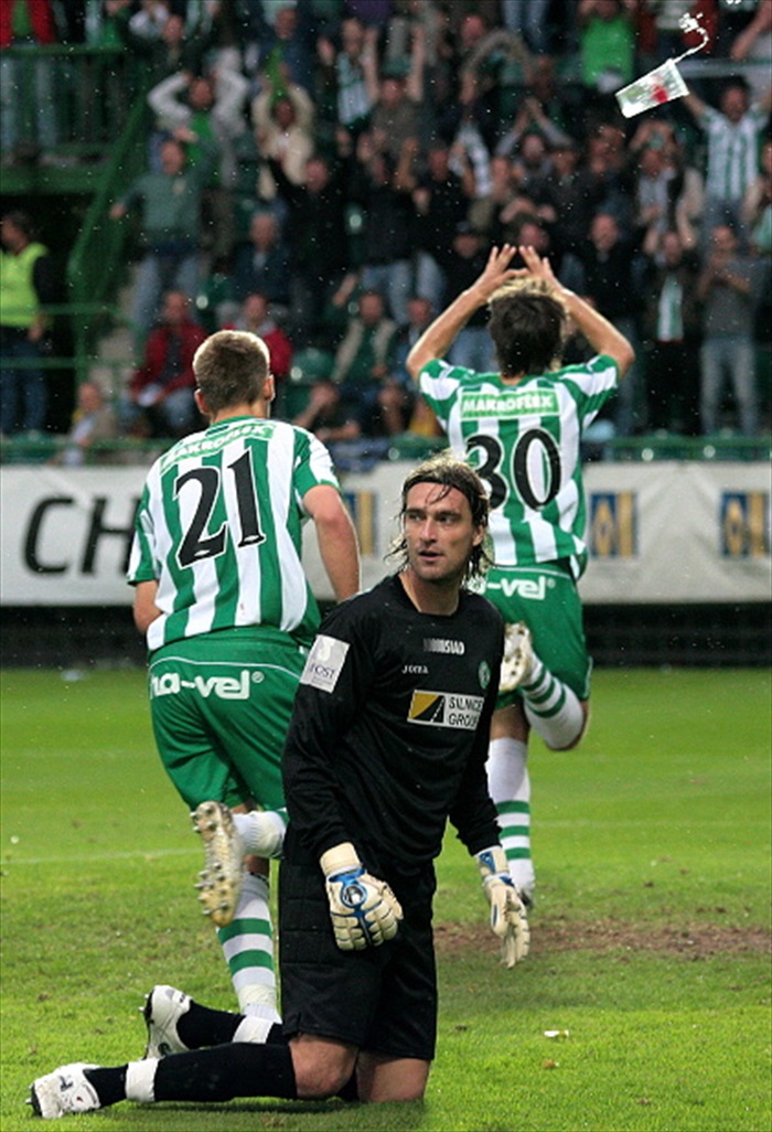 Morávek slaví vedoucí gól.