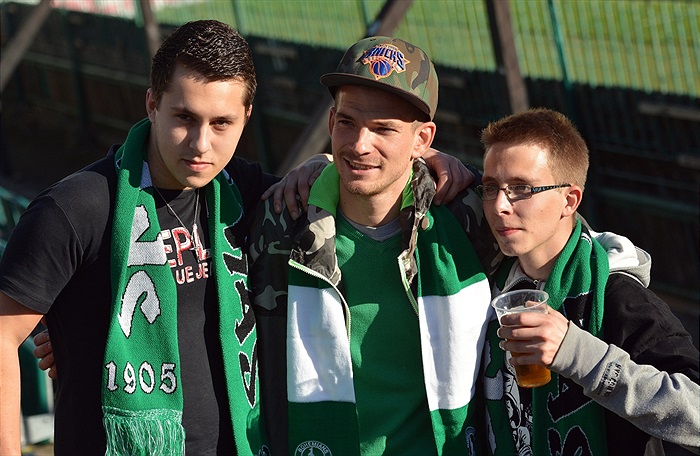 Pochod fanoušku z Ďolíčku do Edenu