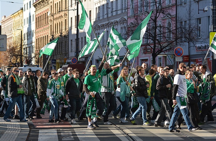 Pochod fanoušku z Ďolíčku do Edenu