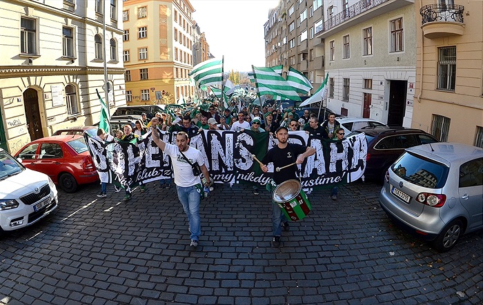 Pochod fanoušku z Ďolíčku do Edenu