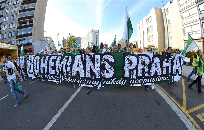 Pochod fanoušku z Ďolíčku do Edenu