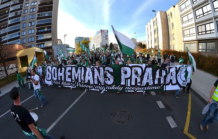 Pochod fanoušku z Ďolíčku do Edenu