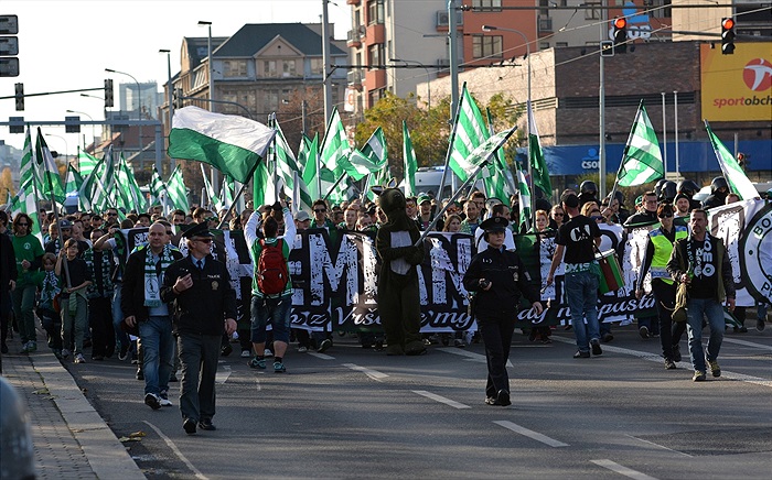 Pochod fanoušku z Ďolíčku do Edenu