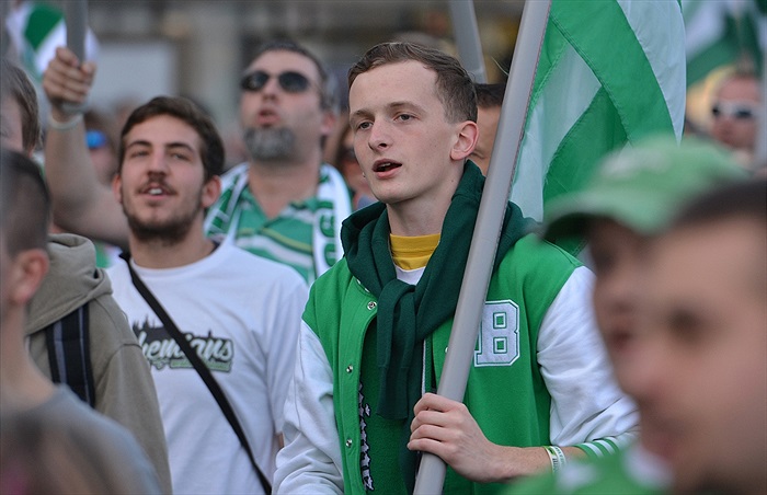 Pochod fanoušku z Ďolíčku do Edenu