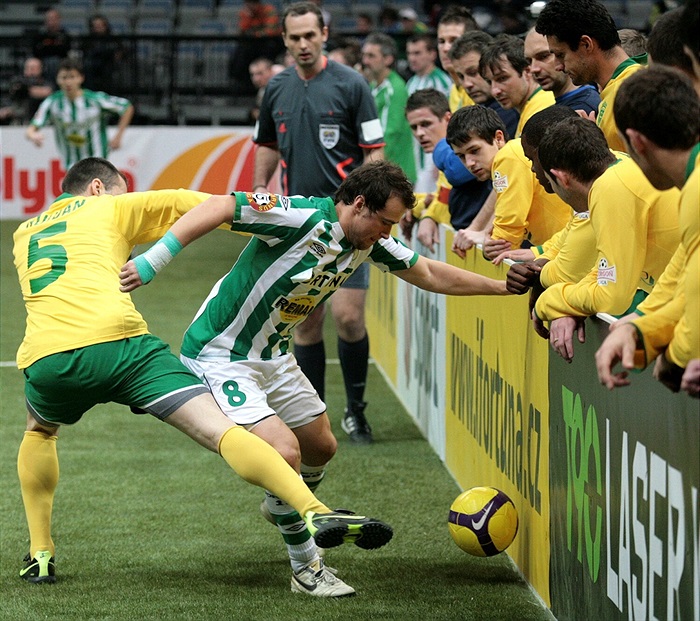 Hašek v souboji u hrazení