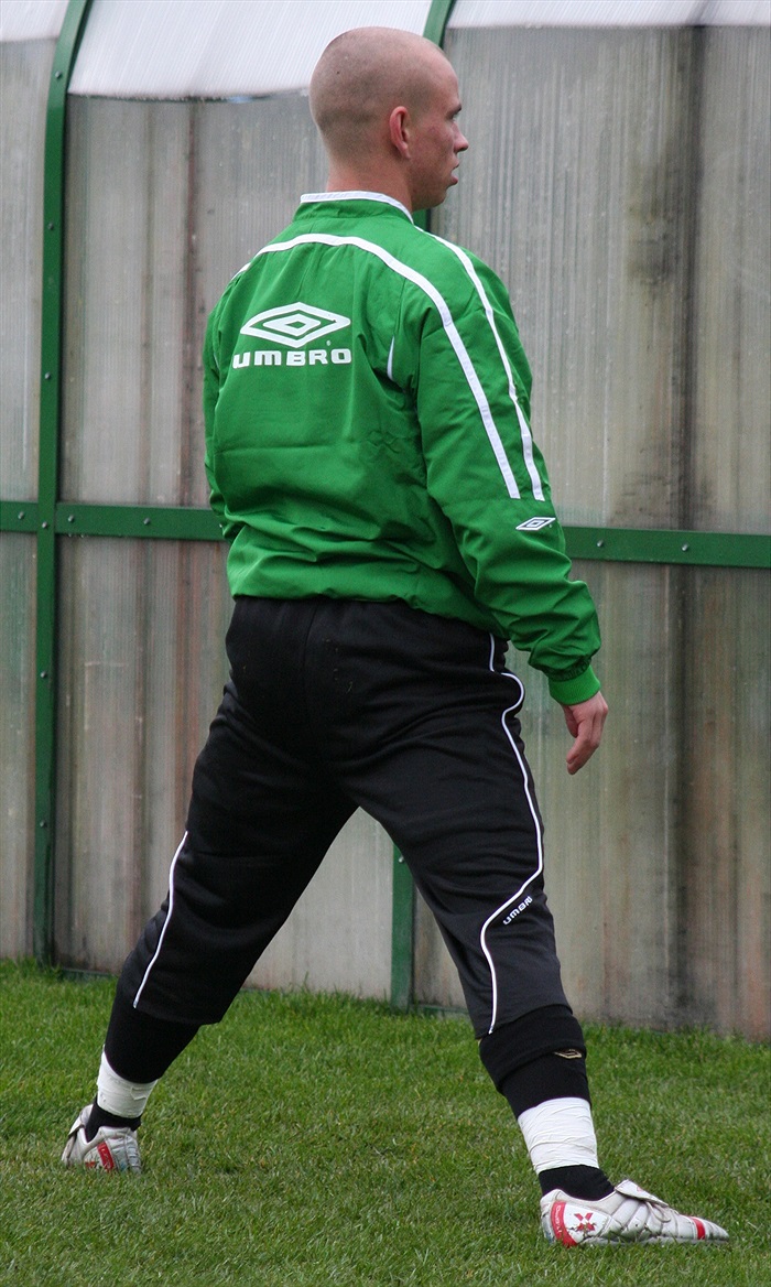 Souprava na rozcvičení Pavlovi Haškovi sluší... (foto:Hanička)