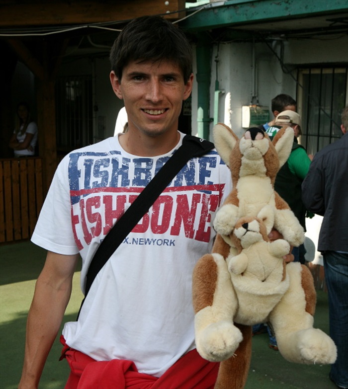 Lukáš Adam s plyšovým klokanem: "Přináší nám štěstí."