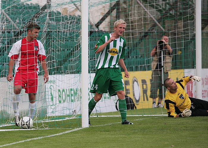 Michal Pávek se raduje z gólu.